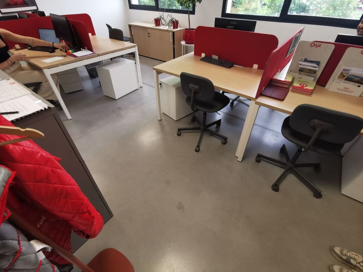 Nettoyage de bureaux à Roussillon par XYZ PROPRETÉ